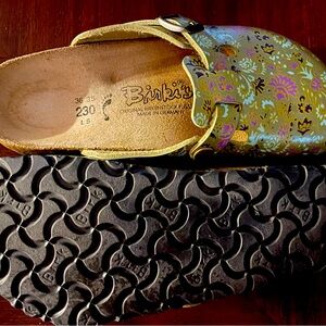 ADORABLE!!!!! Meadow flowers khaki clog Birkis